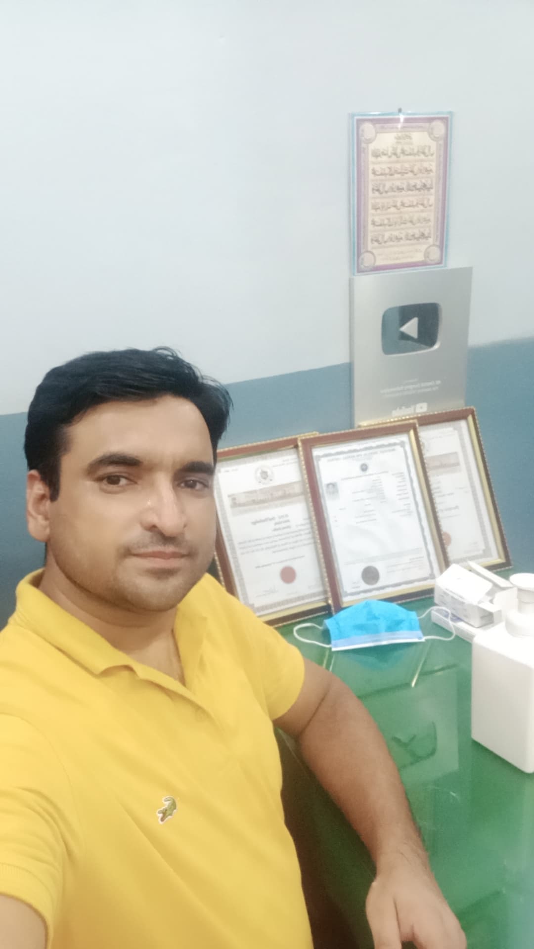 Consult your dental issues with oral health specialist 