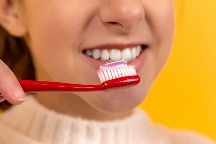How to brush teeth properly 