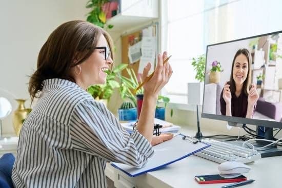 Expert Warning: The Hidden Risks of Self-Treating Mental Health Issues Online